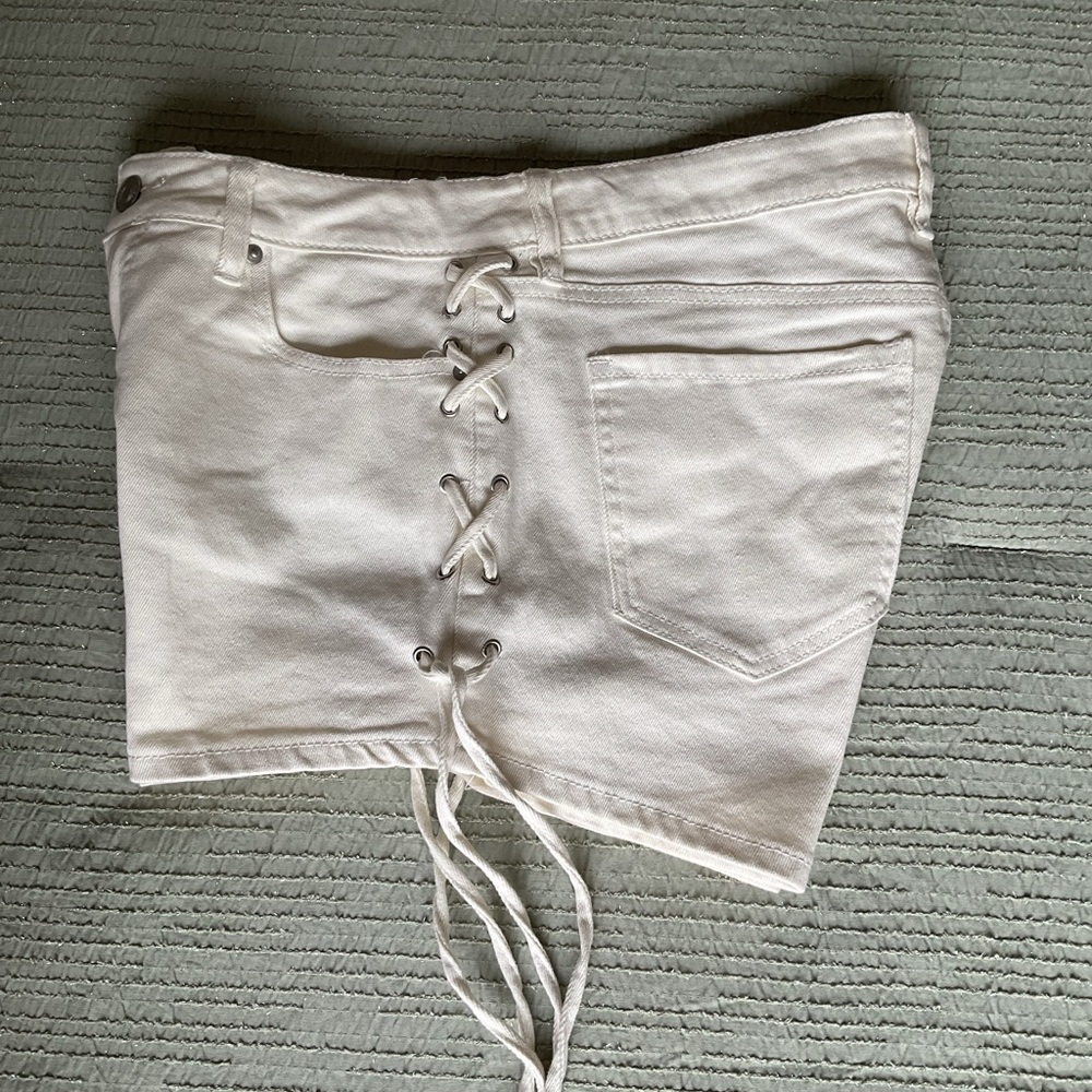 Rue21 Off-White Lace-Up High Waist Shorts Size 14 - Picture 4 of 5